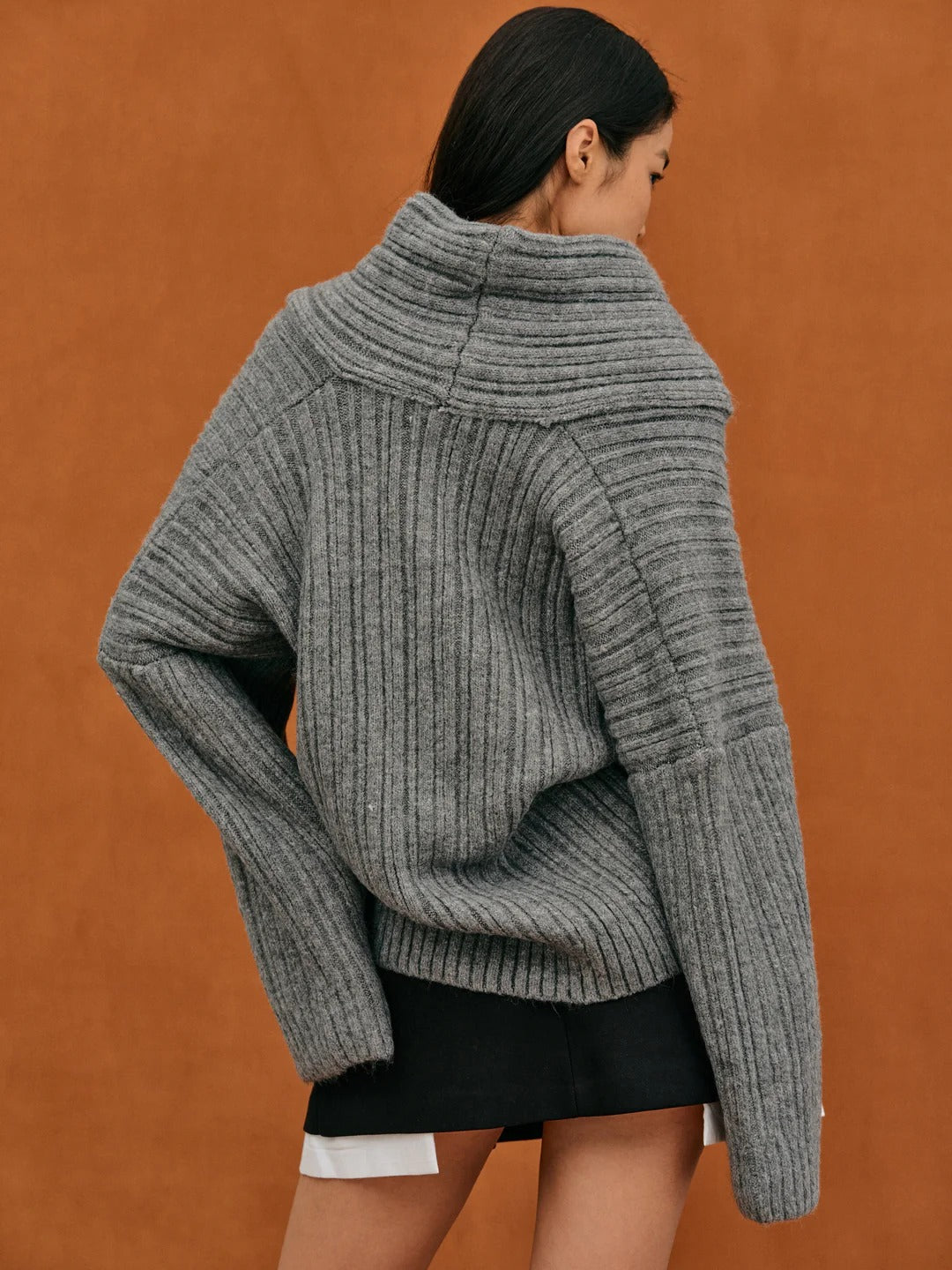 Damski sweter oversize z dzianiny