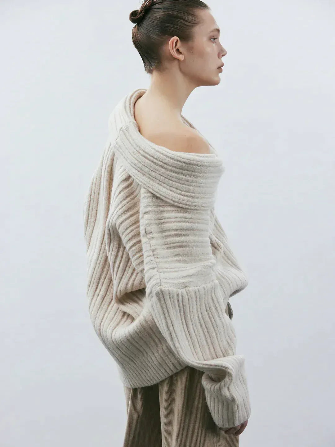 Damski sweter oversize z dzianiny
