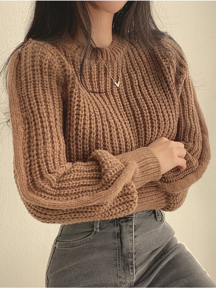 Damski krótki sweter dzianinowy