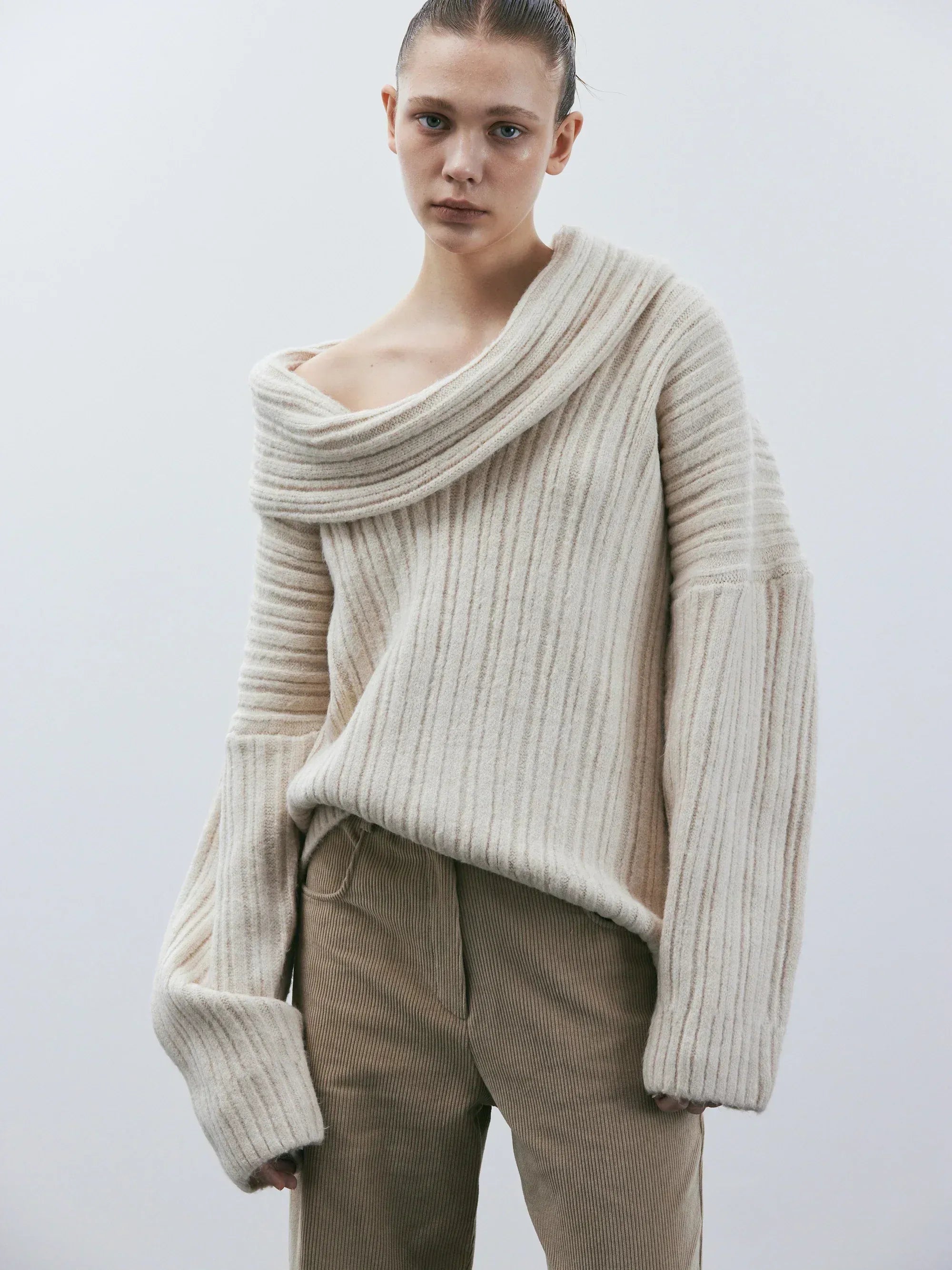 Damski sweter oversize z dzianiny