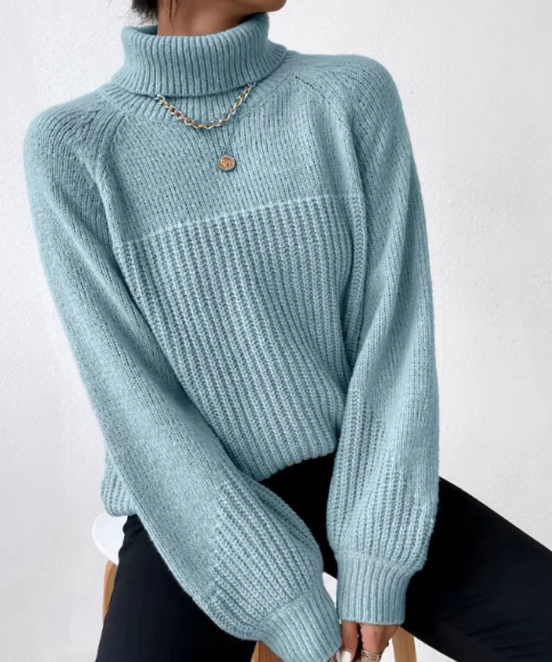 Damski sweter z golfem